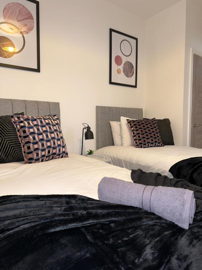 Sleek & Stylish Apartment By Dh Aparthotels Peterborough Kültér fotó